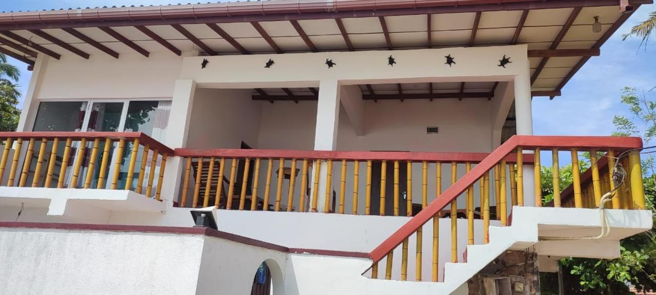 Kiralawella Beach Inn Матара Екстериор снимка