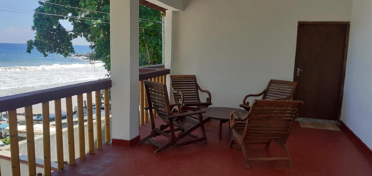 Kiralawella Beach Inn Матара Екстериор снимка