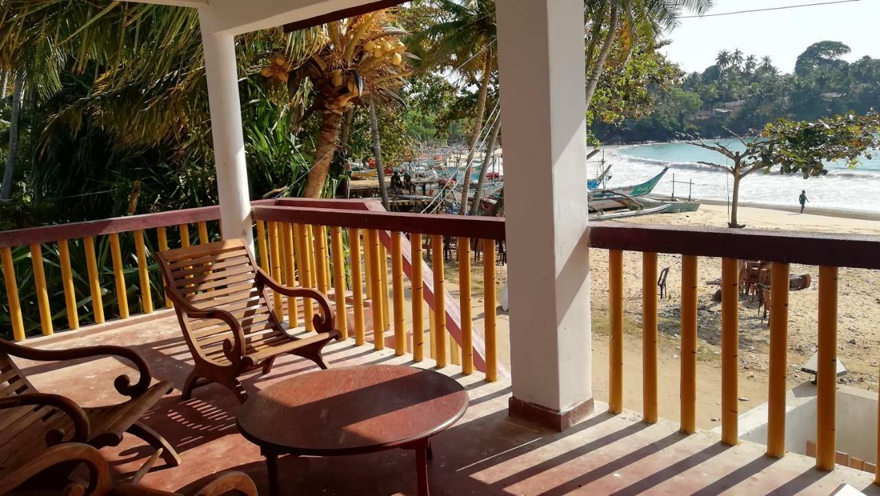 Kiralawella Beach Inn Матара Екстериор снимка